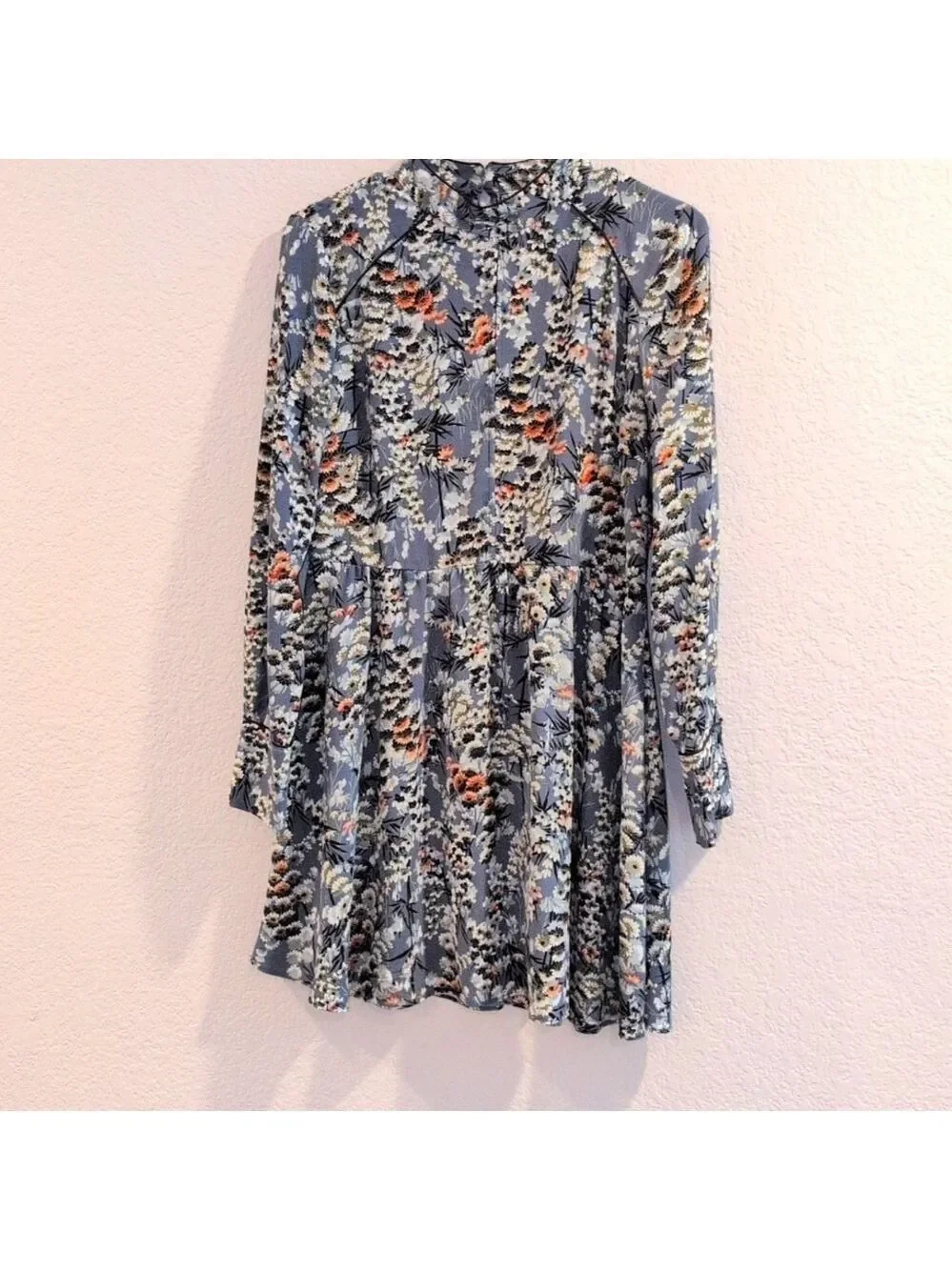 Zara Basic Floral Dress size Large, keyhole on the front,long zipper on the back - Picture 3 of 11